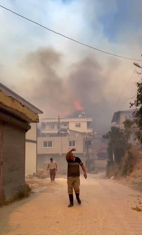 Hatay alev alev: Yangın evlere ulaştı 11